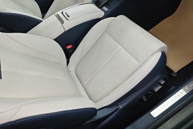 Used Zeekr 007 2025 Long-Range Rear-Wheel-Drive Intelligent Driving Version 100 kWh Right Front Seat