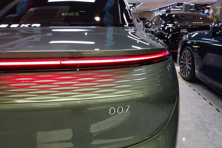 Used Zeekr 007 2025 Long-Range Rear-Wheel-Drive Intelligent Driving Version 100 kWh Right Rear Taillight