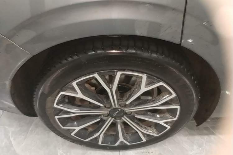 Used Zeekr 007 2025 Rear-Drive Intelligent Driving Version 75 kWh Right Rear Wheel Hub