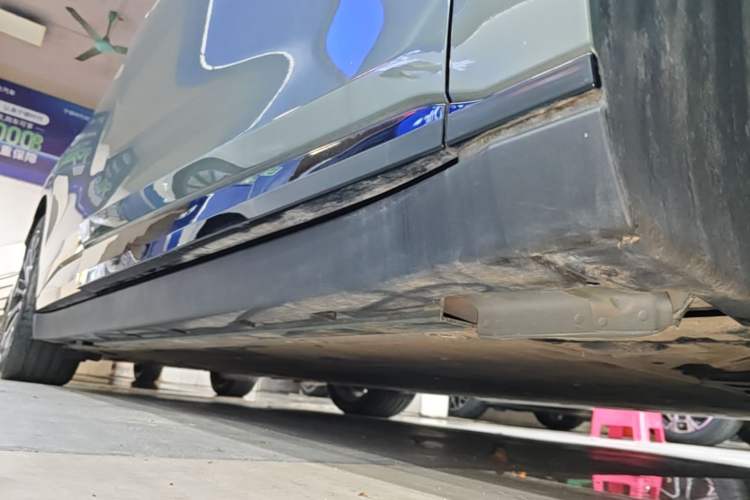 Used Zeekr 007 2025 Long-Range Rear-Wheel-Drive Intelligent Driving Version 100 kWh Right Side Sill