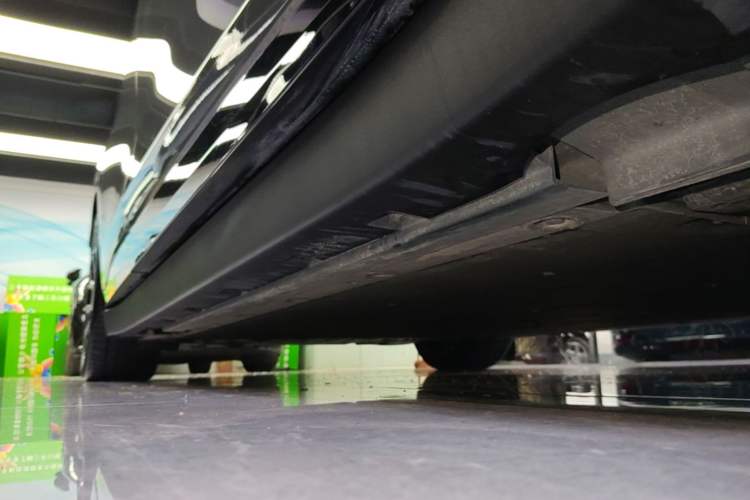 Used Zeekr 007 2025 Long-Range Rear-Wheel-Drive Intelligent Driving Version 100 kWh Right Side Sill