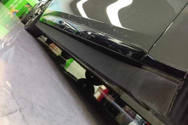 Used Zeekr 007 2025 Long-Range Rear-Wheel-Drive Intelligent Driving Version 100 kWh Right Side Sill