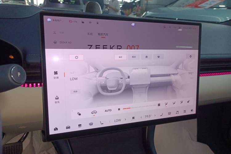 Used Zeekr 007 2025 Long-Range Rear-Wheel-Drive Intelligent Driving Version 100 kWh Audio And AC Panel