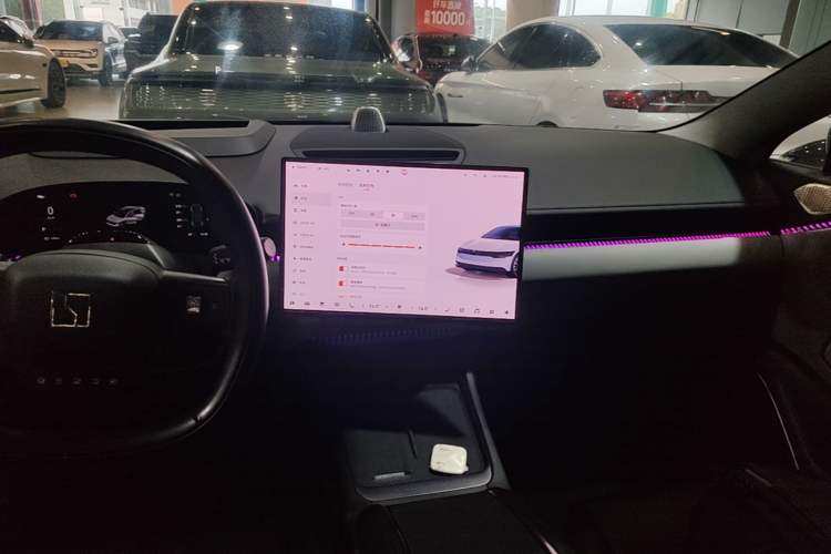 Used Zeekr 007 2025 Long-Range Rear-Wheel-Drive Intelligent Driving Version 100 kWh Audio And AC Panel