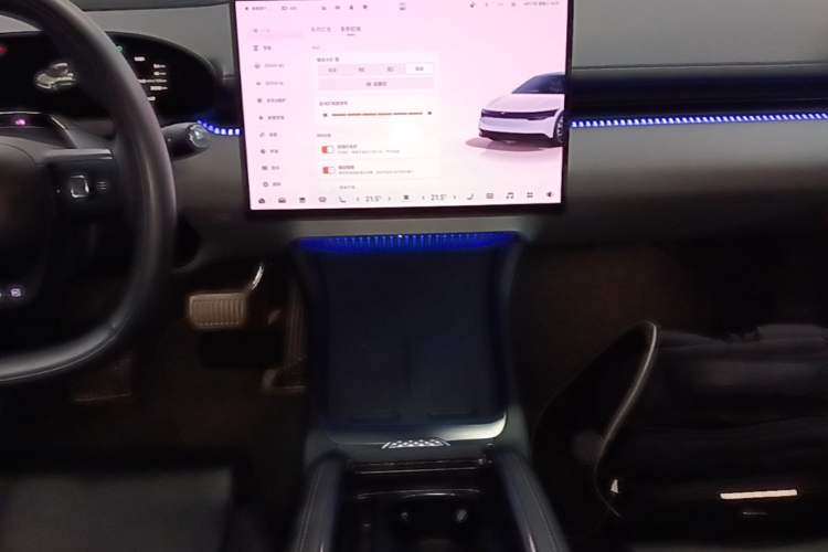 Used Zeekr 007 2025 Long-Range Rear-Wheel-Drive Intelligent Driving Version 100 kWh Audio And AC Panel