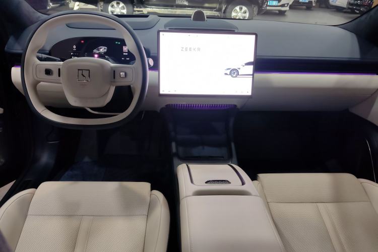 Used Zeekr 007 2025 Rear-Drive Intelligent Driving Version 75 kWh Center Console