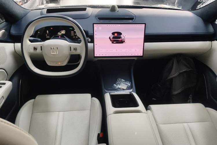 Used Zeekr 007 2025 Long-Range Rear-Wheel-Drive Intelligent Driving Version 100 kWh Center Console