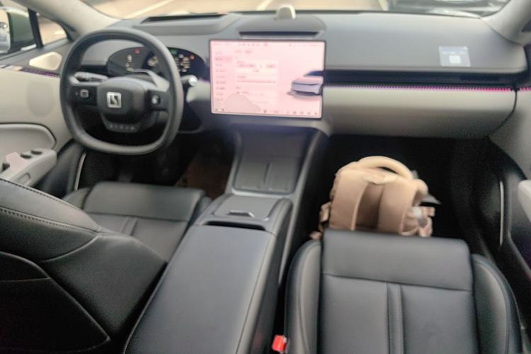 Used Zeekr 007 2025 Long-Range Rear-Wheel-Drive Intelligent Driving Version 100 kWh Center Console