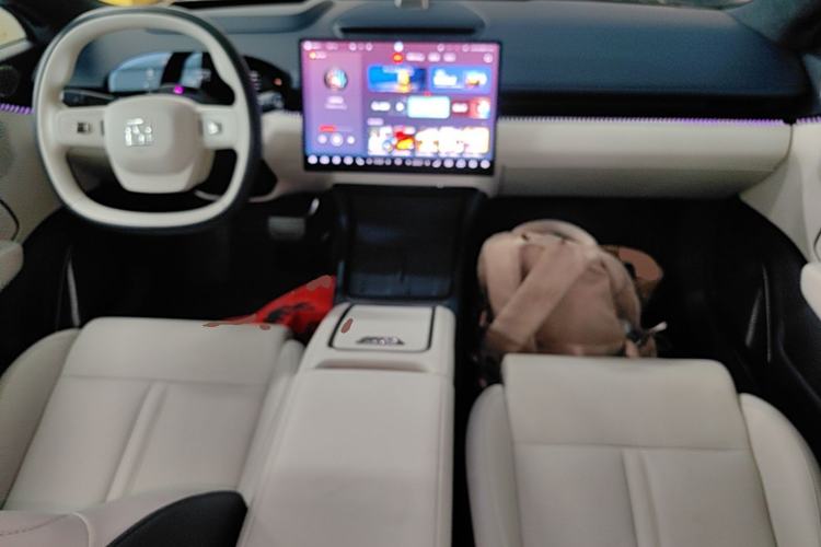 Used Zeekr 007 2025 Long-Range Rear-Wheel-Drive Intelligent Driving Version 100 kWh Center Console