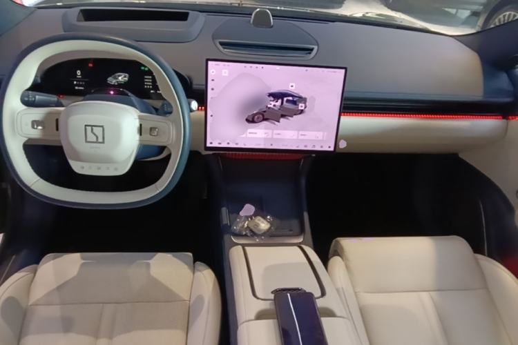Used Zeekr 007 2025 Long-Range Rear-Wheel-Drive Intelligent Driving Version 100 kWh Center Console
