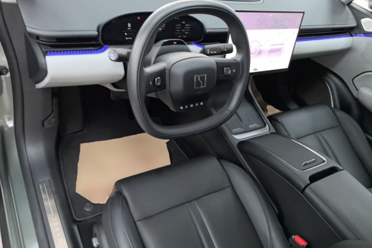 Used Zeekr 007 2025 Long-Range Rear-Wheel-Drive Intelligent Driving Version 100 kWh Center Console