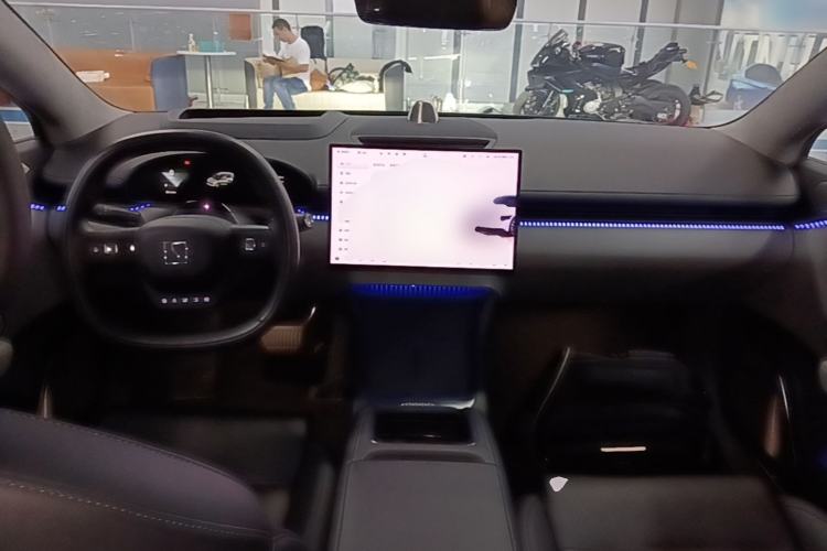 Used Zeekr 007 2025 Long-Range Rear-Wheel-Drive Intelligent Driving Version 100 kWh Center Console