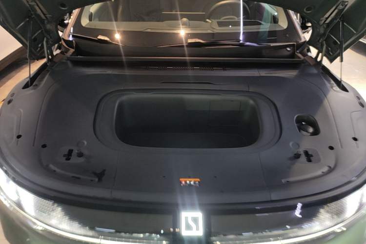 Used Zeekr 007 2025 Long-Range Rear-Wheel-Drive Intelligent Driving Version 100 kWh Engine Bay