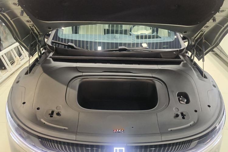 Used Zeekr 007 2025 Long-Range Rear-Wheel-Drive Intelligent Driving Version 100 kWh Engine Bay
