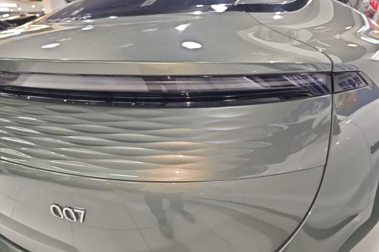 Used Zeekr 007 2025 Long-Range Rear-Wheel-Drive Intelligent Driving Version 100 kWh Exterior 3