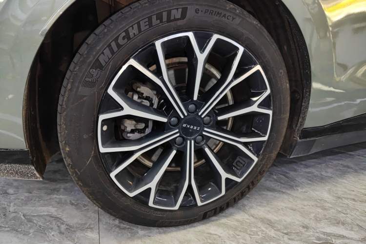 Used Zeekr 007 2025 Long-Range Rear-Wheel-Drive Intelligent Driving Version 100 kWh Exterior 8