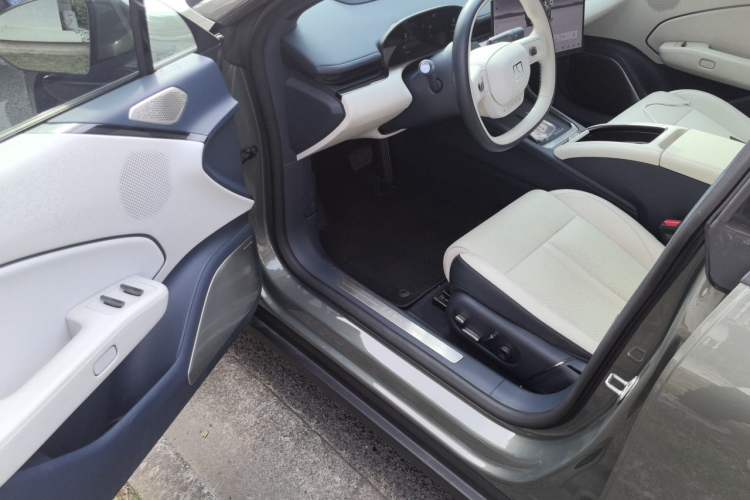 Used Zeekr 007 2025 Long-Range Rear-Wheel-Drive Intelligent Driving Version 100 kWh Interior 3