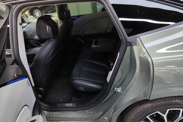 Used Zeekr 007 2025 Long-Range Rear-Wheel-Drive Intelligent Driving Version 100 kWh Interior 4