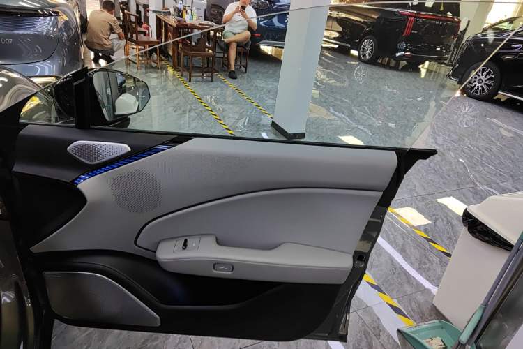 Used Zeekr 007 2025 Long-Range Rear-Wheel-Drive Intelligent Driving Version 100 kWh Interior 5