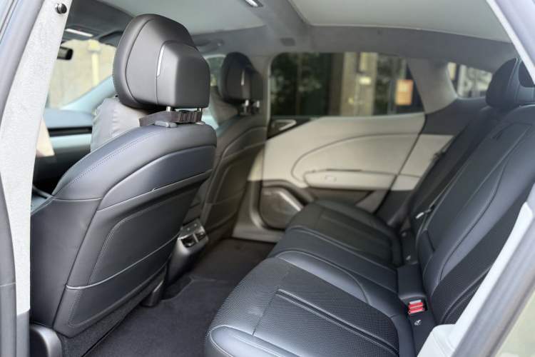Used Zeekr 007 2025 Rear-Drive Intelligent Driving Version 75 kWh Interior 5