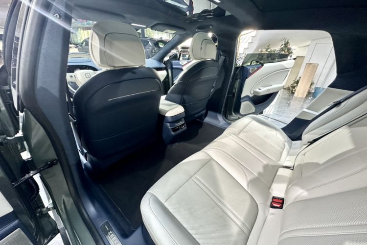 Used Zeekr 007 2025 Long-Range Rear-Wheel-Drive Intelligent Driving Version 100 kWh Interior 6