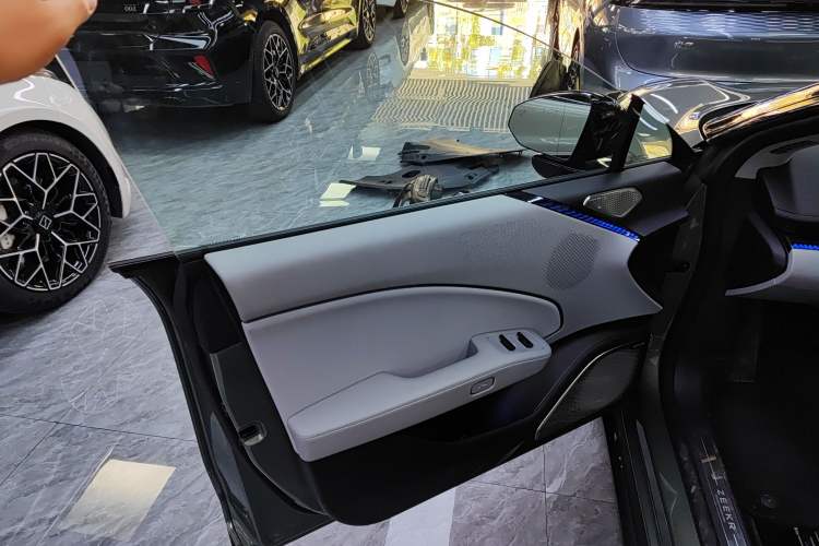 Used Zeekr 007 2025 Long-Range Rear-Wheel-Drive Intelligent Driving Version 100 kWh Interior 7