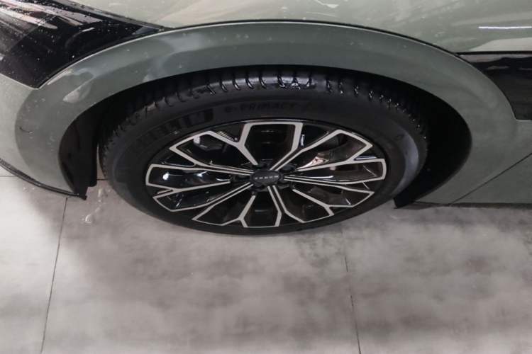 Used Zeekr 007 2025 Long-Range Rear-Wheel-Drive Intelligent Driving Version 100 kWh Left Front Wheel Hub