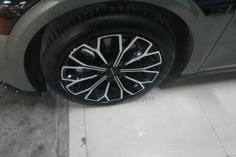 Used Zeekr 007 2025 Rear-Drive Intelligent Driving Version 75 kWh Left Front Wheel Hub