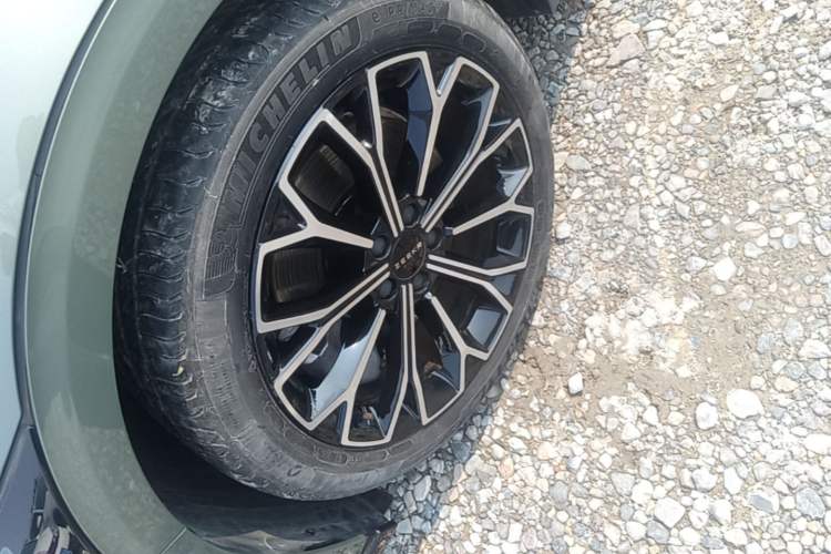 Used Zeekr 007 2025 Long-Range Rear-Wheel-Drive Intelligent Driving Version 100 kWh Left Front Wheel Hub