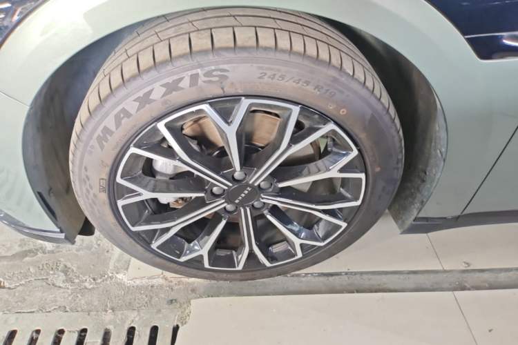 Used Zeekr 007 2025 Rear-Drive Intelligent Driving Version 75 kWh Left Front Wheel Hub