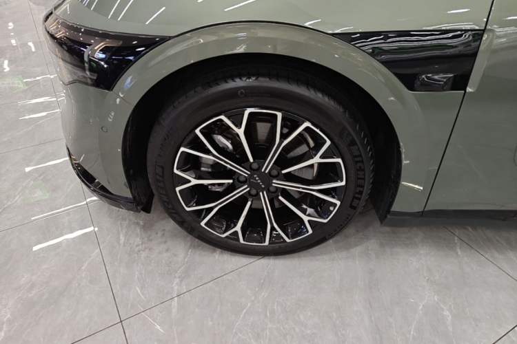 Used Zeekr 007 2025 Long-Range Rear-Wheel-Drive Intelligent Driving Version 100 kWh Left Front Wheel Hub
