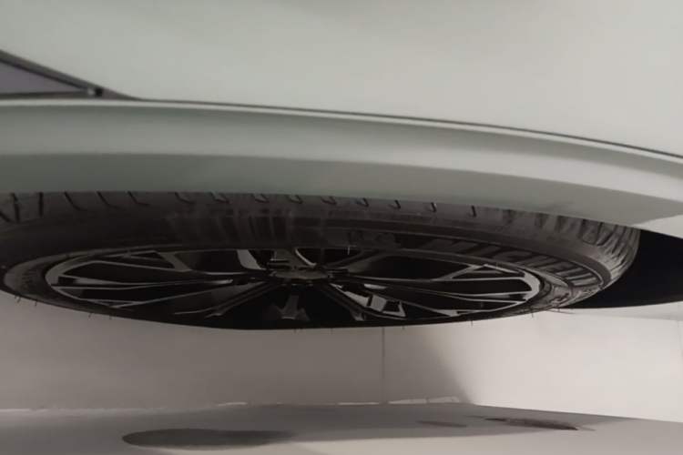 Used Zeekr 007 2025 Long-Range All-Wheel-Drive Intelligent Driving Version 100 kWh Left Front Wheel Hub