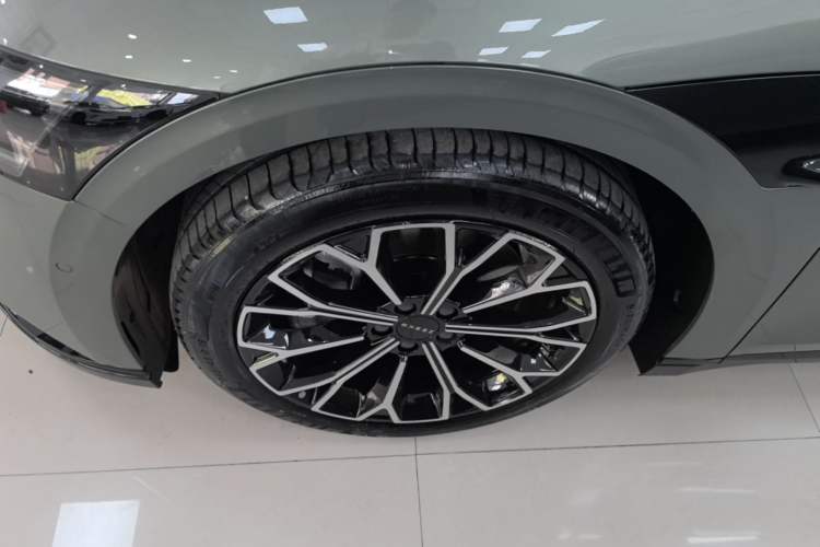Used Zeekr 007 2025 Long-Range Rear-Wheel-Drive Intelligent Driving Version 100 kWh Left Front Wheel Hub