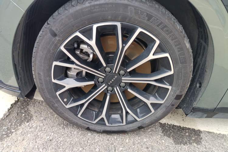Used Zeekr 007 2025 Four-Wheel Drive Intelligent Driving Version 75 kWh Left Front Wheel Hub