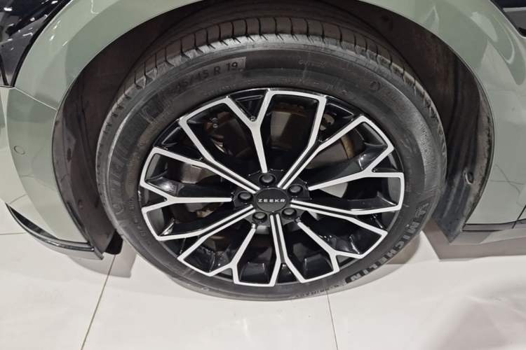 Used Zeekr 007 2025 Long-Range Rear-Wheel-Drive Intelligent Driving Version 100 kWh Left Front Wheel Hub