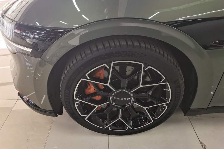 Used Zeekr 007 2025 Long-Range All-Wheel-Drive Intelligent Driving Version 100 kWh Left Front Wheel Hub