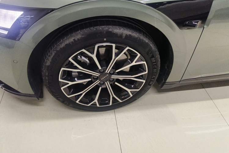 Used Zeekr 007 2025 Long-Range Rear-Wheel-Drive Intelligent Driving Version 100 kWh Left Front Wheel Hub