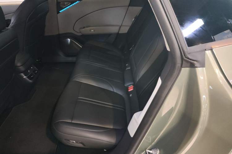 Used Zeekr 007 2025 Long-Range Rear-Wheel-Drive Intelligent Driving Version 100 kWh Left Rear Seat