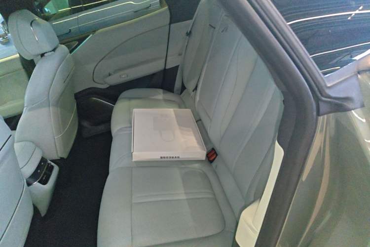Used Zeekr 007 2025 Long-Range All-Wheel-Drive Intelligent Driving Version 100 kWh Left Rear Seat