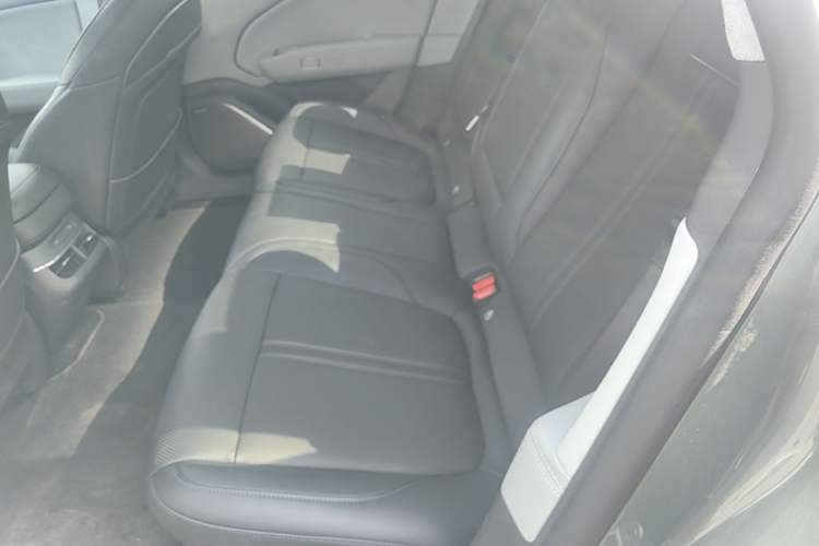 Used Zeekr 007 2025 Long-Range Rear-Wheel-Drive Intelligent Driving Version 100 kWh Left Rear Seat