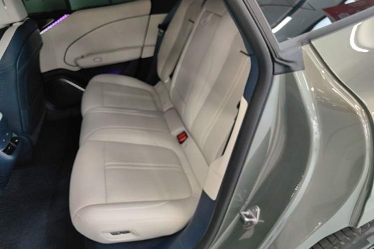 Used Zeekr 007 2025 Long-Range Rear-Wheel-Drive Intelligent Driving Version 100 kWh Left Rear Seat