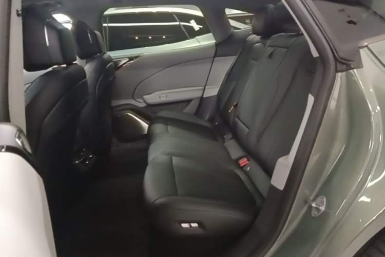 Used Zeekr 007 2025 Long-Range All-Wheel-Drive Intelligent Driving Version 100 kWh Left Rear Seat