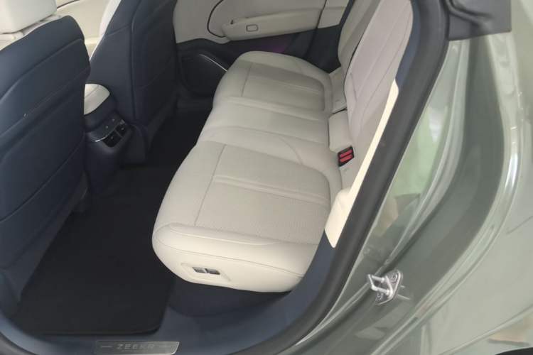 Used Zeekr 007 2025 Long-Range Rear-Wheel-Drive Intelligent Driving Version 100 kWh Left Rear Seat