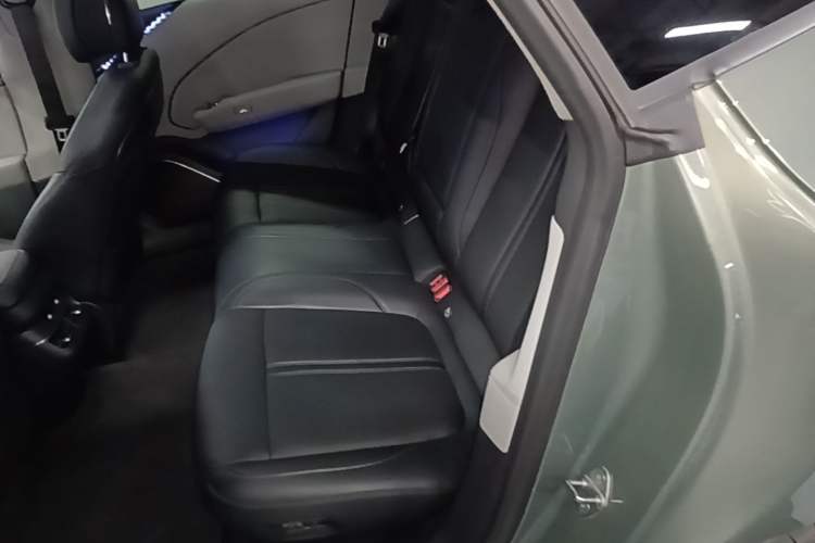 Used Zeekr 007 2025 Long-Range Rear-Wheel-Drive Intelligent Driving Version 100 kWh Left Rear Seat