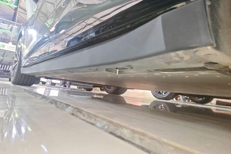 Used Zeekr 007 2025 Rear-Drive Intelligent Driving Version 75 kWh Left Side Sill