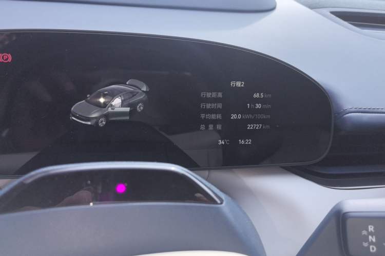 Used Zeekr 007 2025 Long-Range Rear-Wheel-Drive Intelligent Driving Version 100 kWh Odometer Close Up