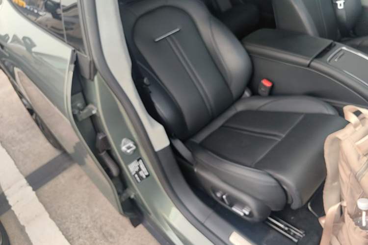 Used Zeekr 007 2025 Long-Range Rear-Wheel-Drive Intelligent Driving Version 100 kWh Right Front Seat