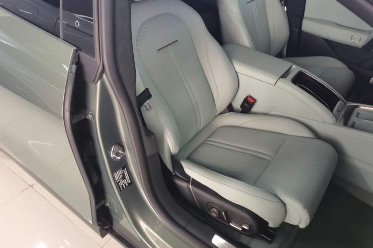 Used Zeekr 007 2025 Long-Range All-Wheel-Drive Intelligent Driving Version 100 kWh Right Front Seat