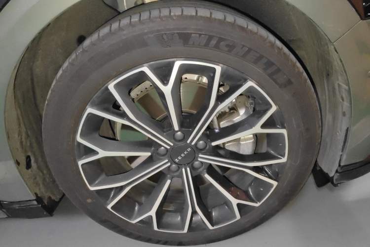 Used Zeekr 007 2025 Rear-Drive Intelligent Driving Version 75 kWh Right Front Wheel Hub
