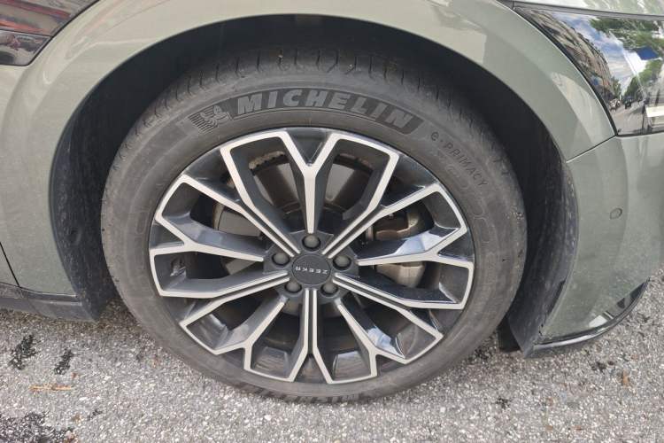 Used Zeekr 007 2025 Rear-Drive Intelligent Driving Version 75 kWh Right Front Wheel Hub